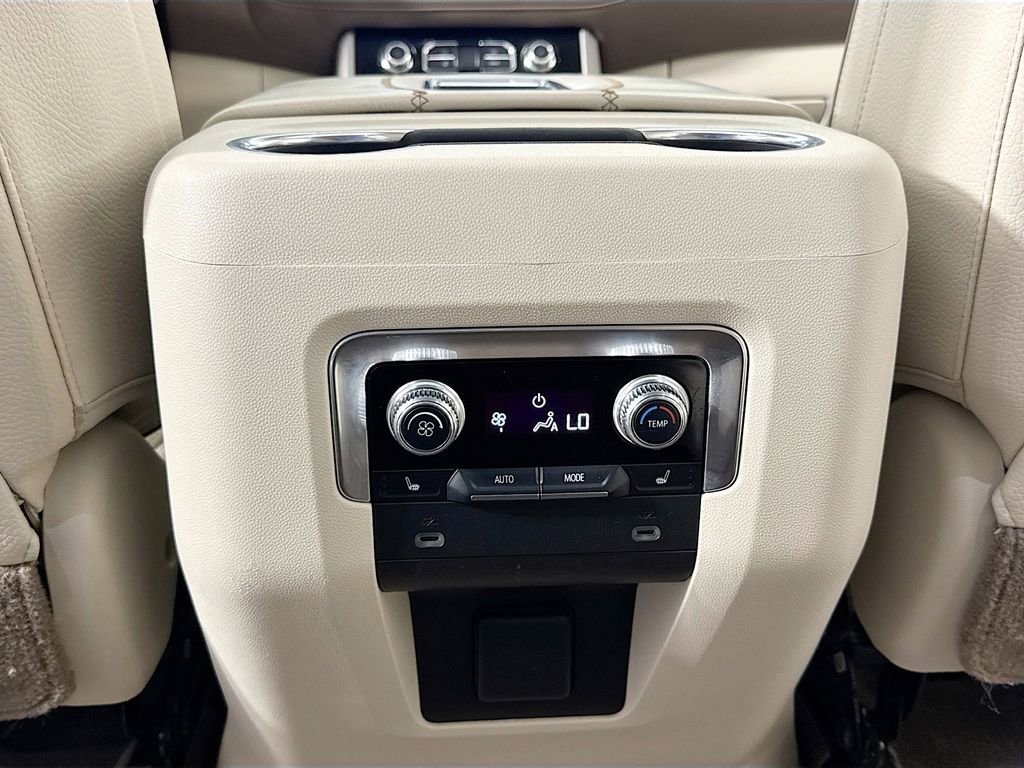 Used 2021 GMC Yukon Denali w/ Denali Premium Package image 32