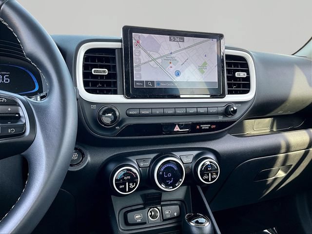 Used 2024 Hyundai Venue Limited FWD image 18