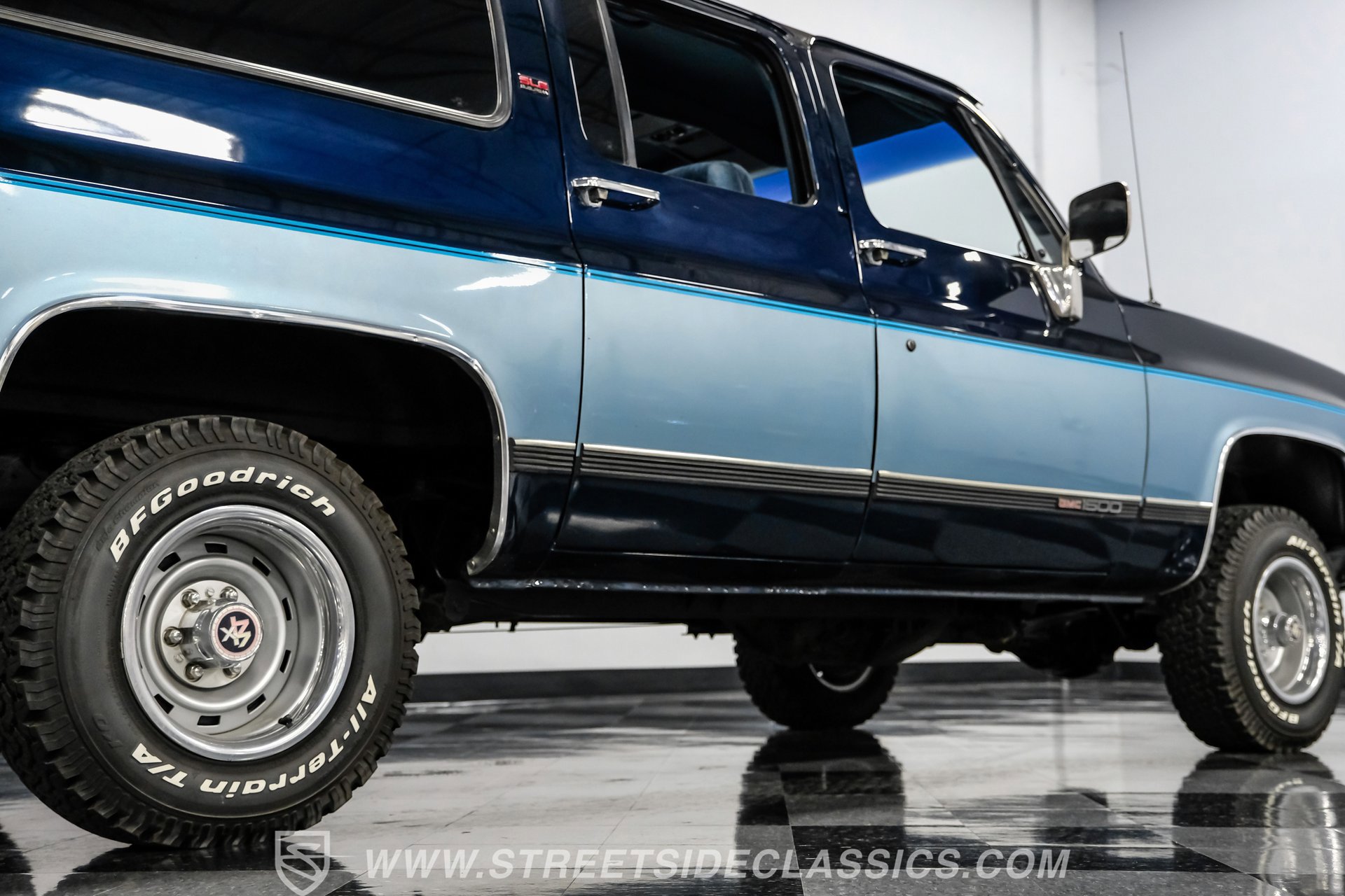 Used 1990 GMC Suburban 4WD image 27