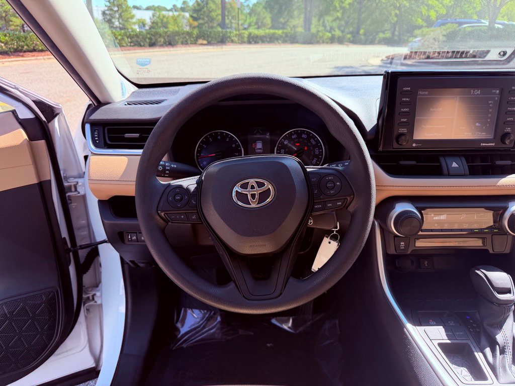 Used 2021 Toyota RAV4 LE FWD image 17