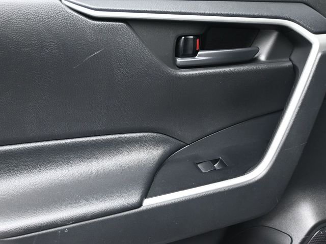 Used 2021 Toyota RAV4 LE image 14