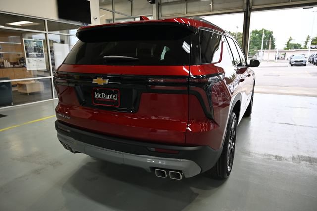 New 2027 Chevrolet Traverse LT w/ Sun and Wheel Package FWD image 5