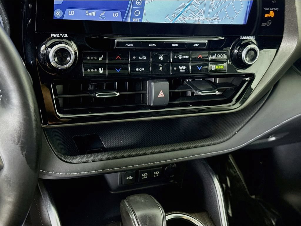 Certified 2021 Toyota Highlander Limited AWD/4WD image 10
