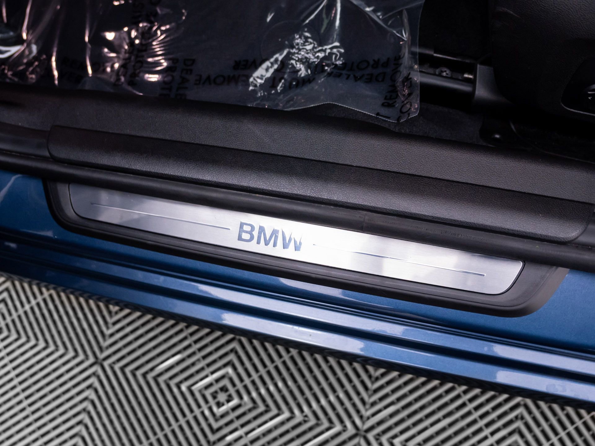 Certified 2025 BMW 330i xDrive Sedan AWD/4WD image 15
