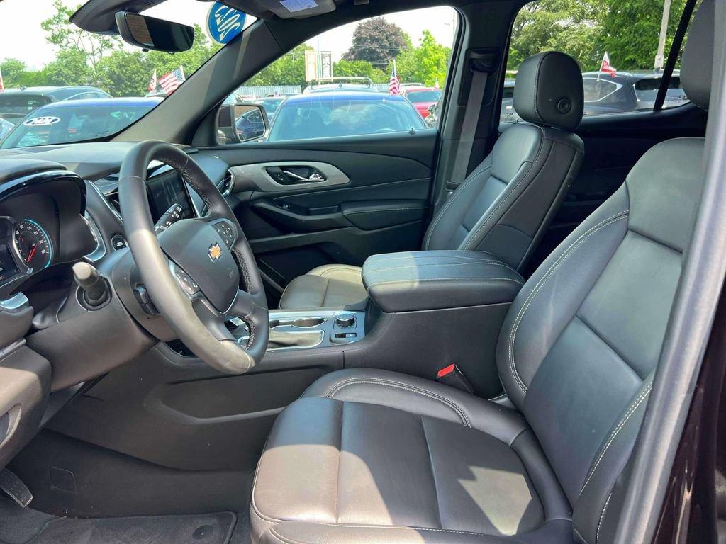 Used 2023 Chevrolet Traverse LT w/ LT Premium Package AWD/4WD image 16