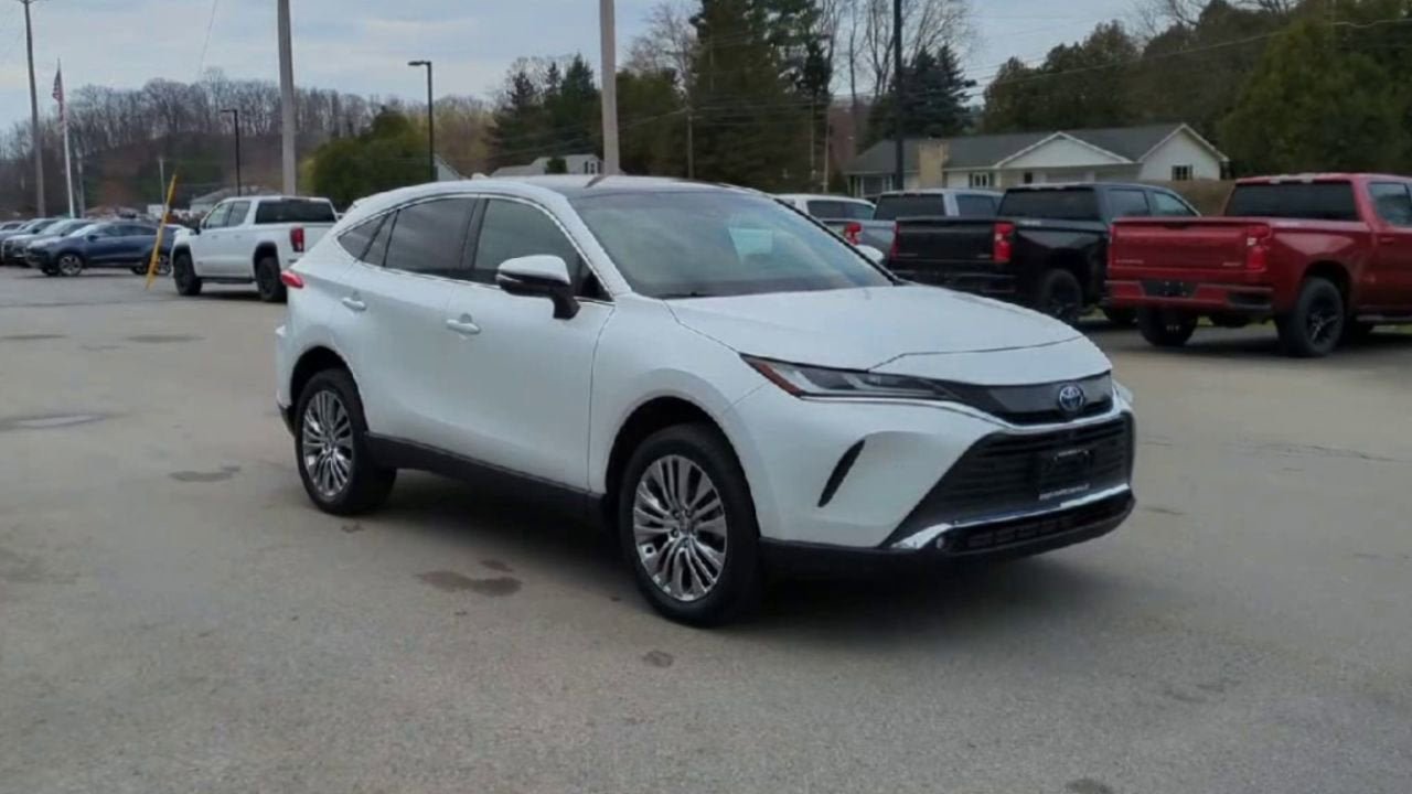 Used 2023 Toyota Venza Limited image 2