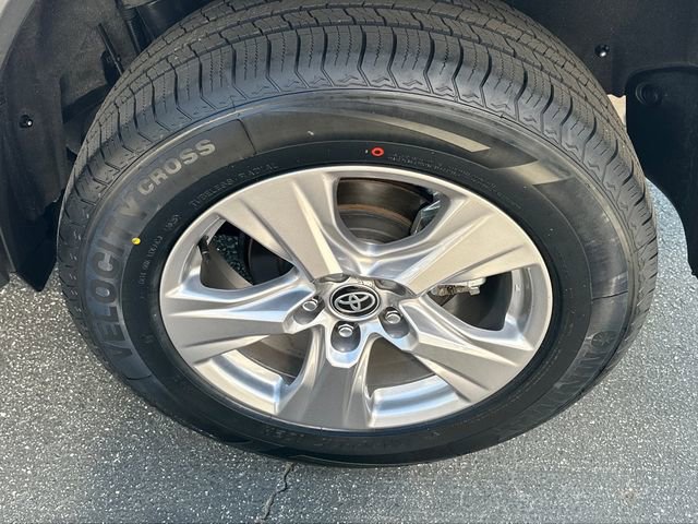 Used 2025 Toyota RAV4 XLE image 24
