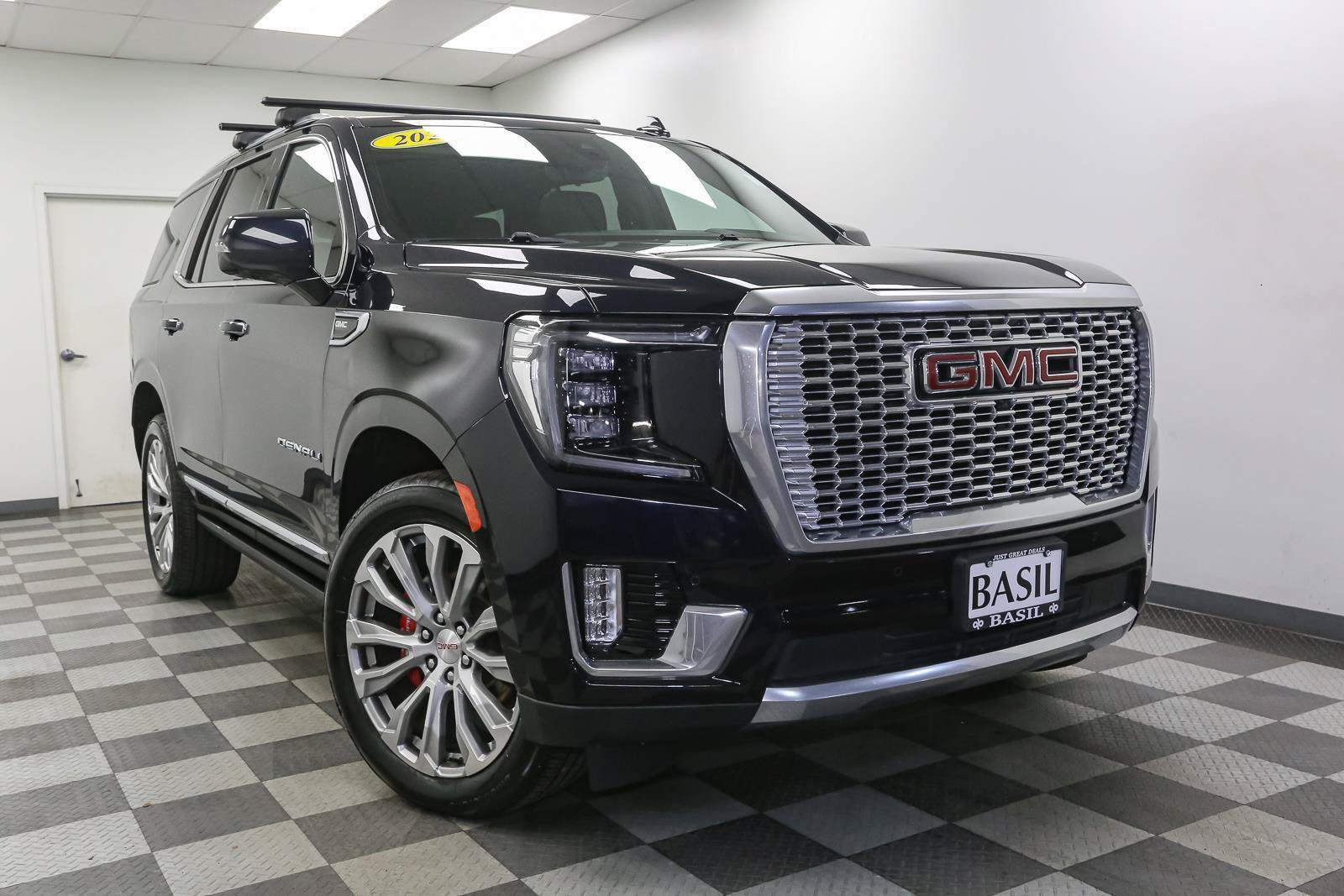 Used 2022 GMC Yukon Denali w/ Denali Premium Package AWD/4WD image 2