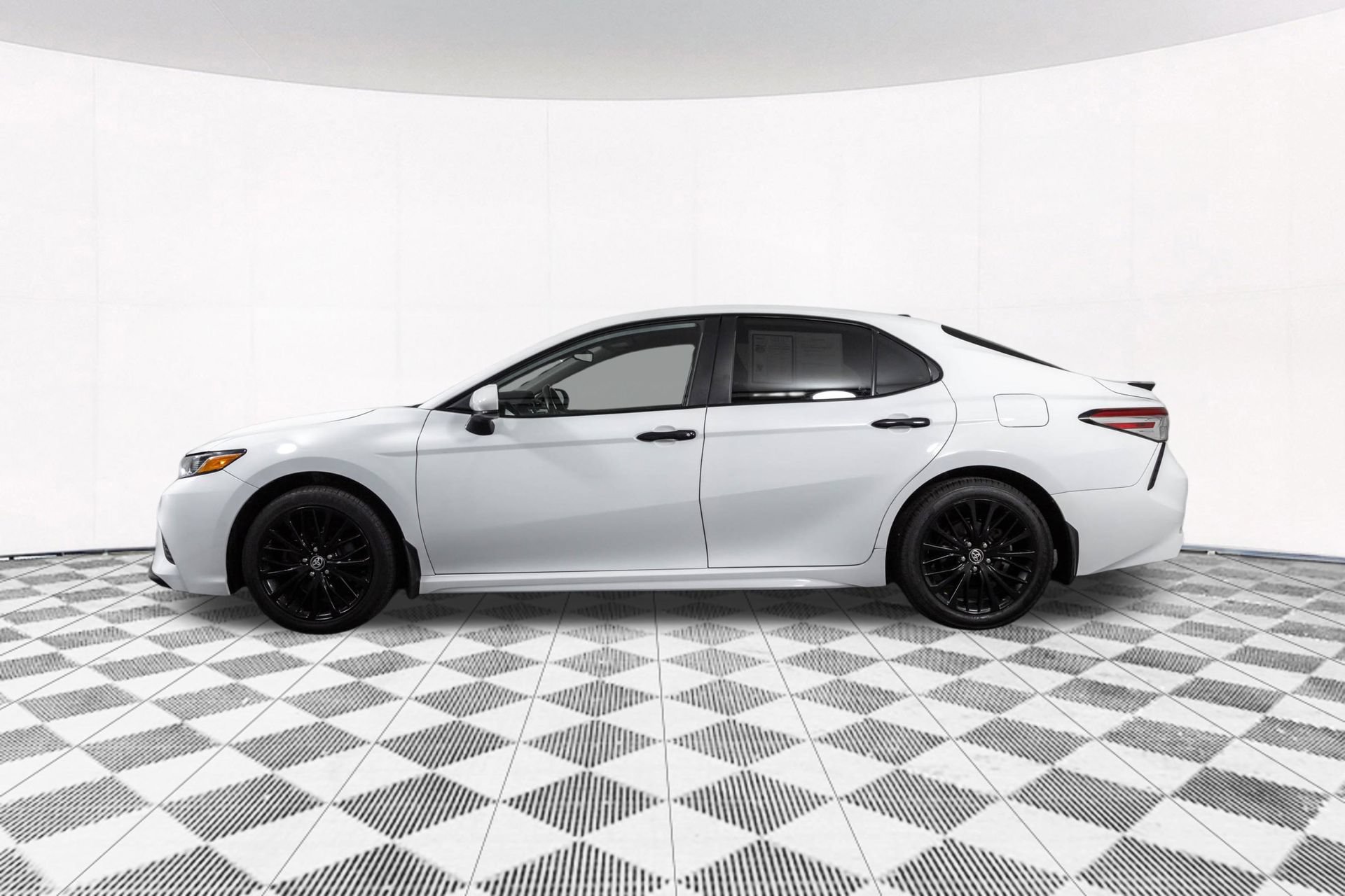 Used 2020 Toyota Camry SE AWD/4WD image 14