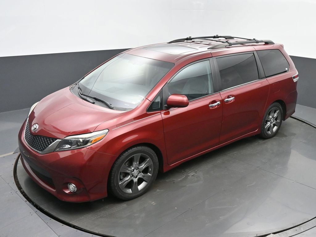 Used 2015 Toyota Sienna SE image 42