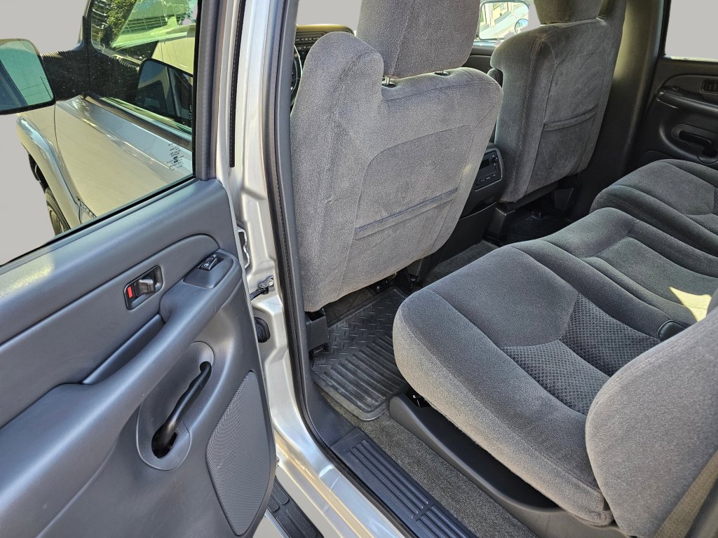 Used 2005 Chevrolet Silverado 2500 LS image 18