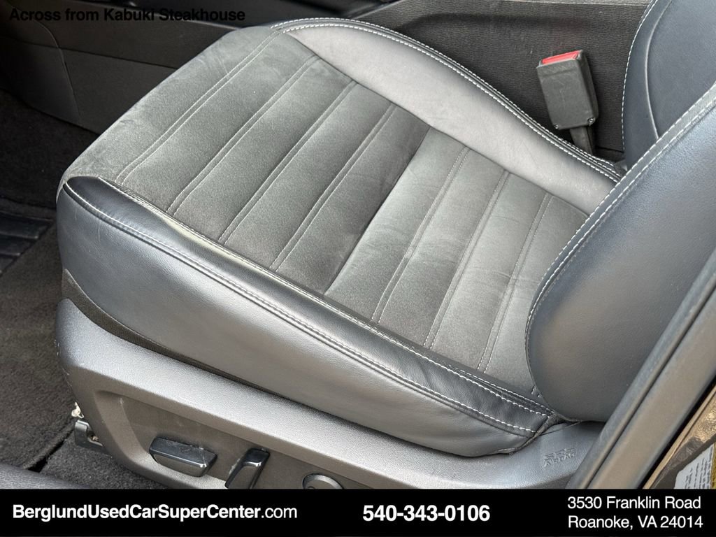 Used 2024 Mitsubishi Outlander SE image 16