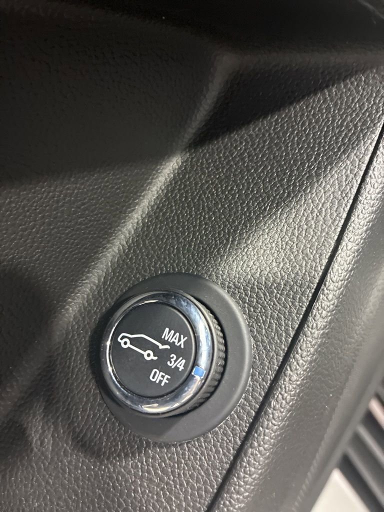 Used 2023 Chevrolet Traverse LT image 17