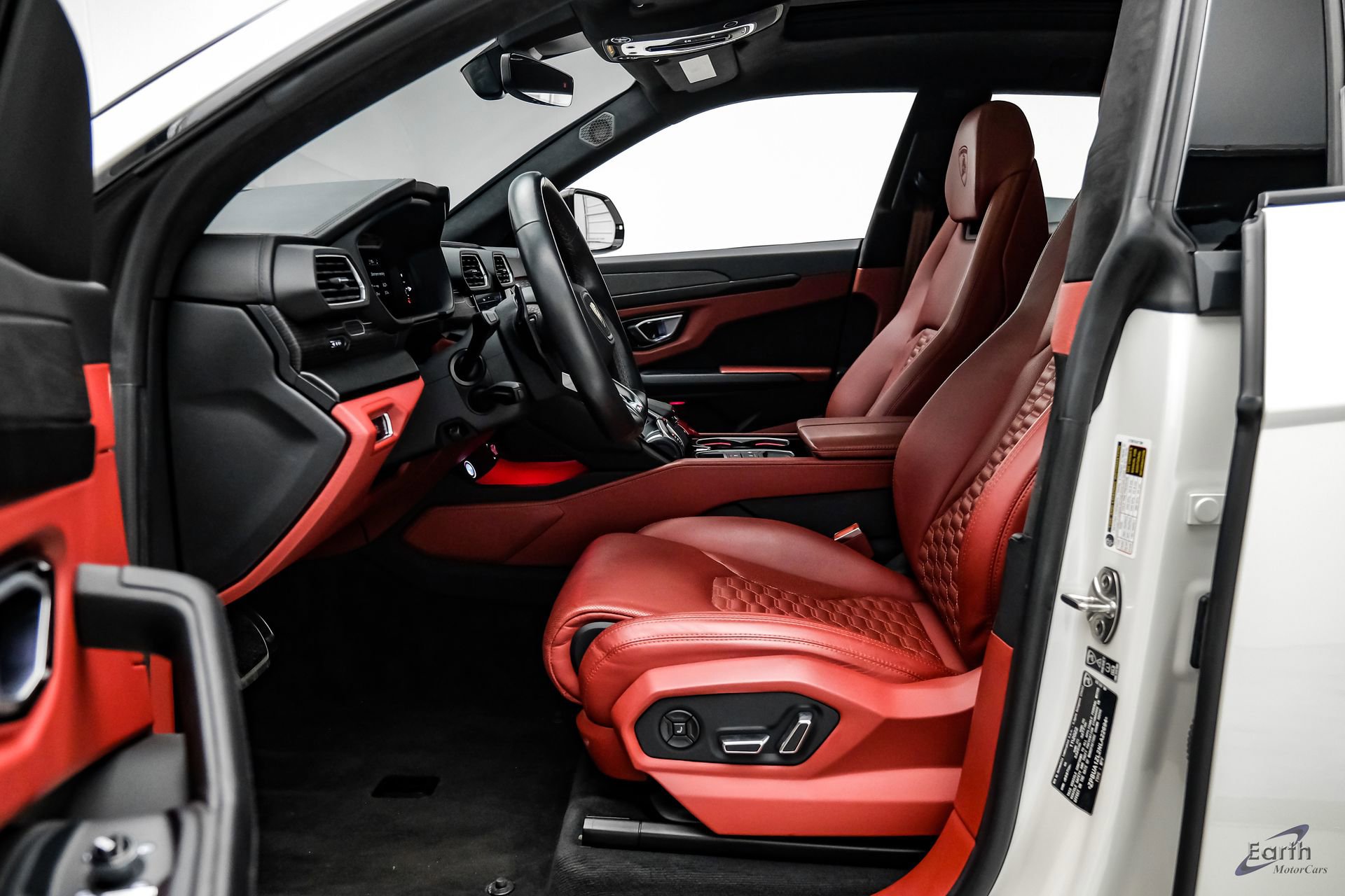 Used 2022 Lamborghini Urus AWD/4WD image 38