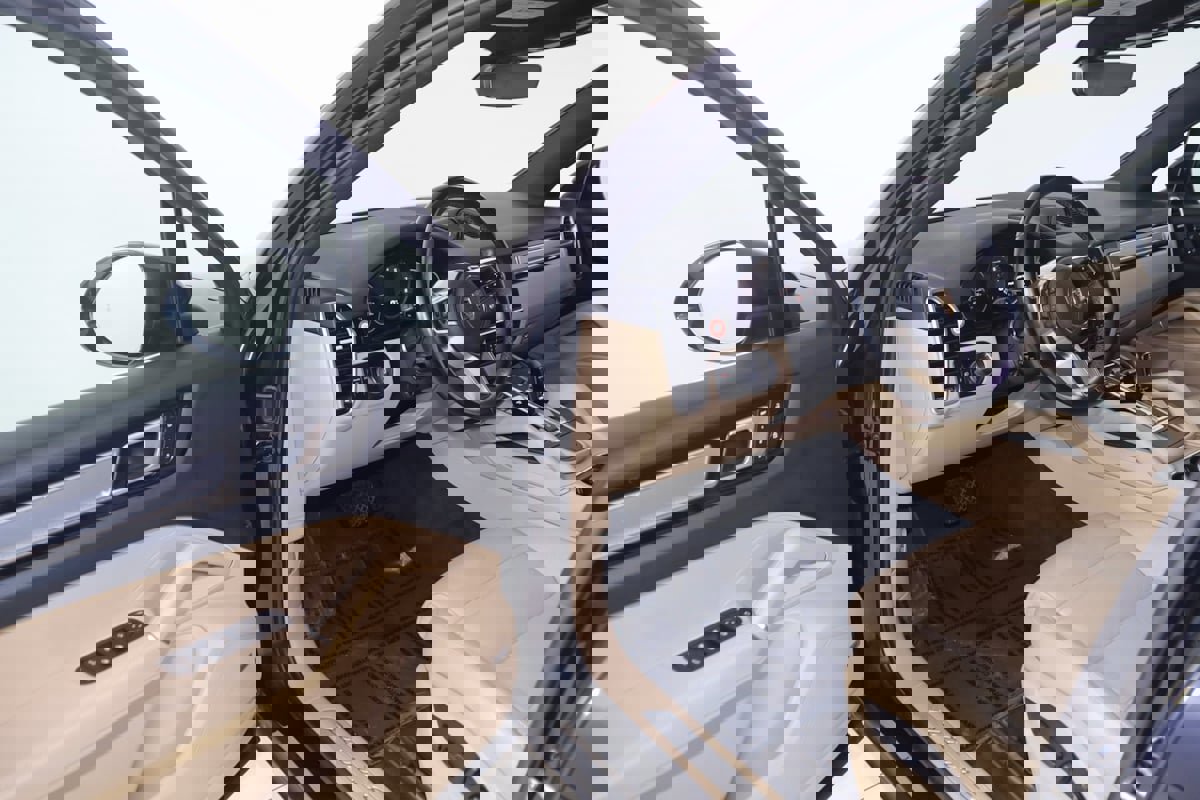 Used 2022 Porsche Cayenne Platinum Edition w/ Premium Package Plus image 41