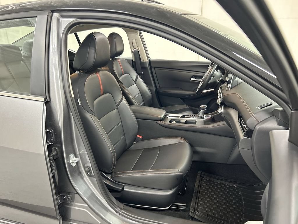 Used 2023 Nissan Sentra SR w/ SR Premium Package FWD image 23