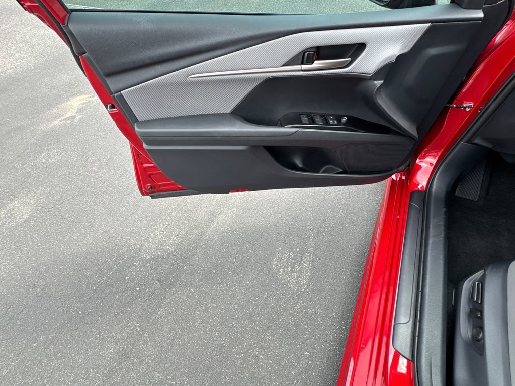 Used 2025 Toyota Camry SE w/ Convenience Package image 10