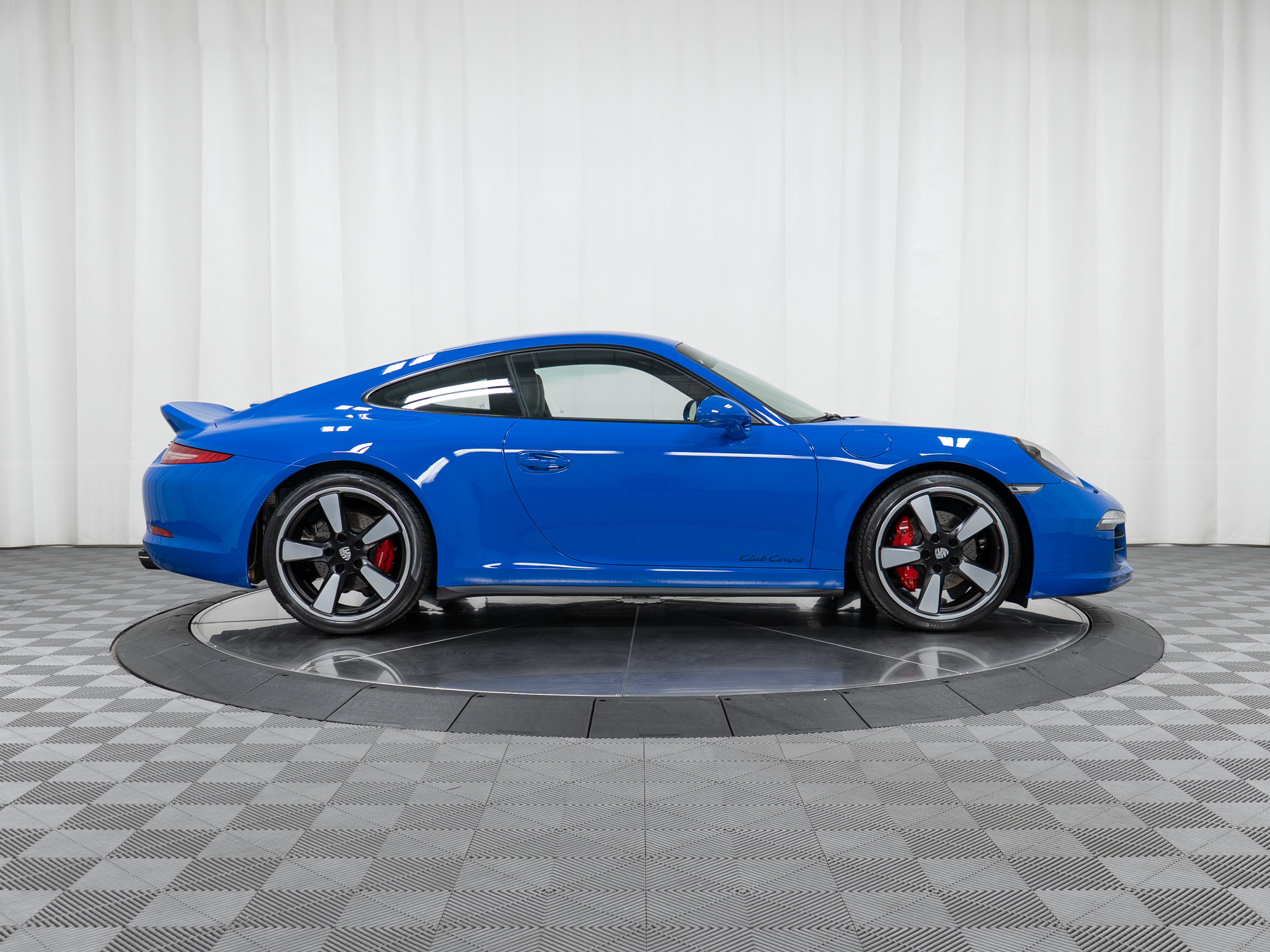 Certified 2016 Porsche 911 Carrera GTS RWD image 8