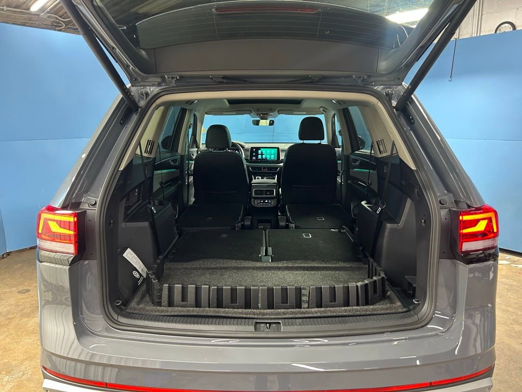 Used 2024 Volkswagen Atlas Peak Edition SE image 41