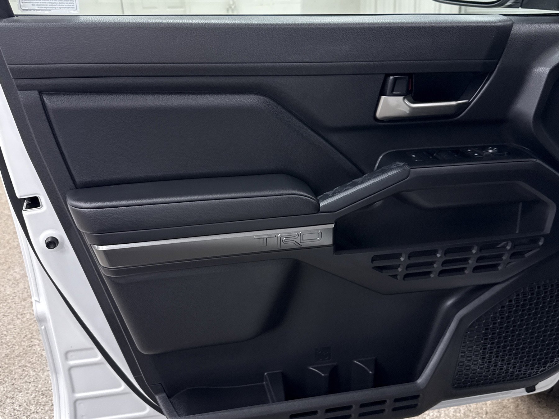 Used 2025 Toyota Tacoma SR5 image 3