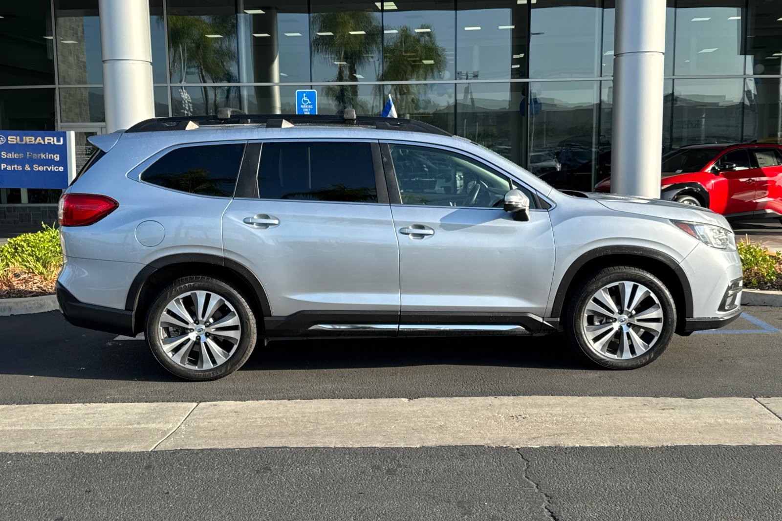 Used 2020 Subaru Ascent Limited w/ Technology Package AWD/4WD image 3