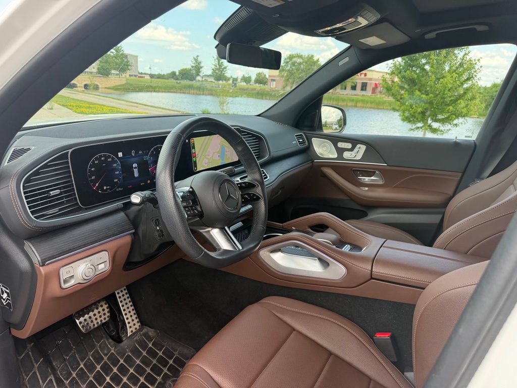 Used 2024 Mercedes-Benz GLS 450 4MATIC image 11