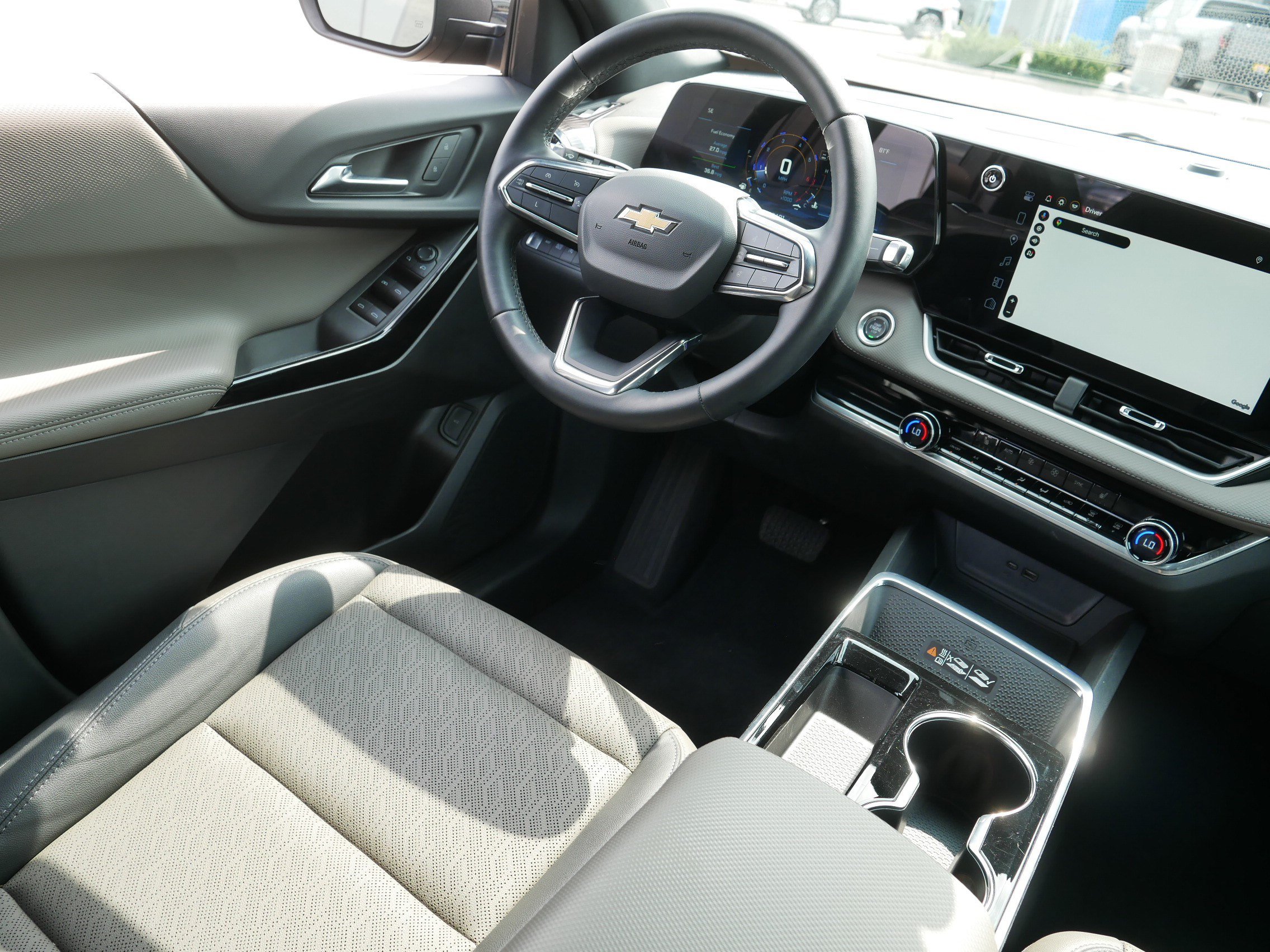 Used 2025 Chevrolet Equinox LT w/ Convenience Package II AWD/4WD image 9