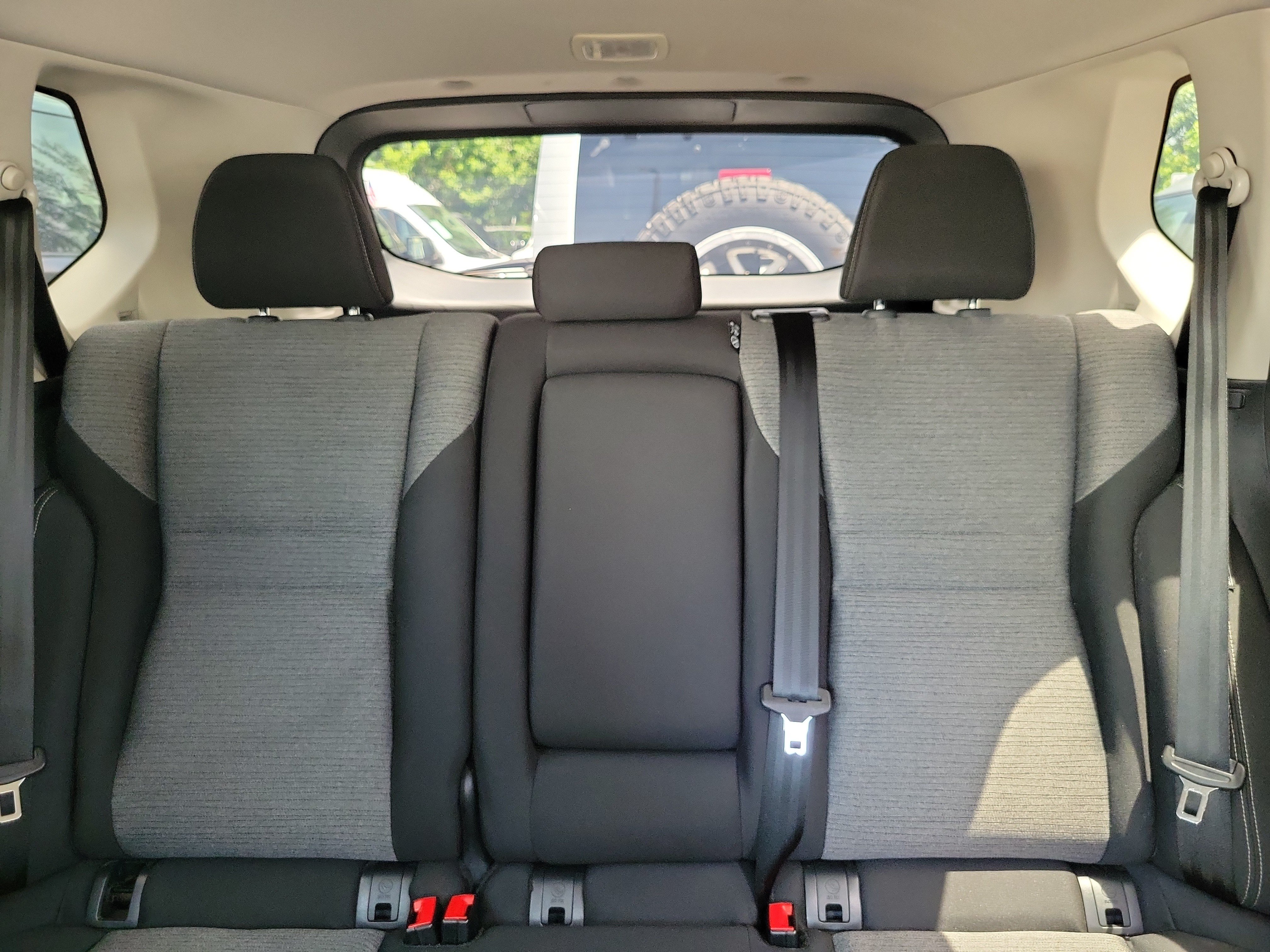 Used 2022 Nissan Rogue SV FWD image 15