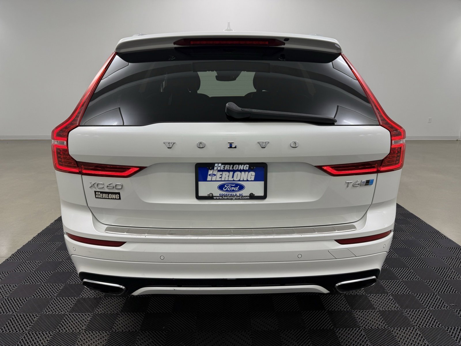 Used 2018 Volvo XC60 T6 R-Design w/ Convenience Package image 6