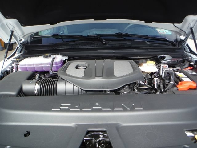 New 2026 RAM 1500 4x4 Crew Cab image 8