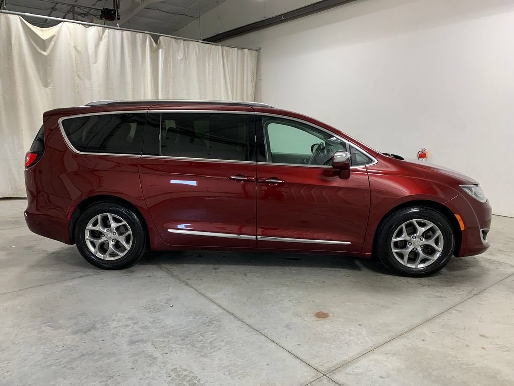 Used 2019 Chrysler Pacifica Limited FWD image 32