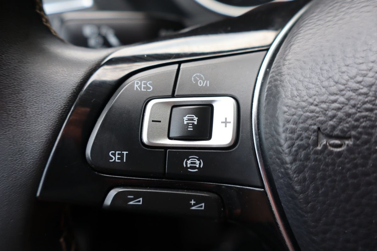 Used 2021 Volkswagen Tiguan SE AWD/4WD image 29