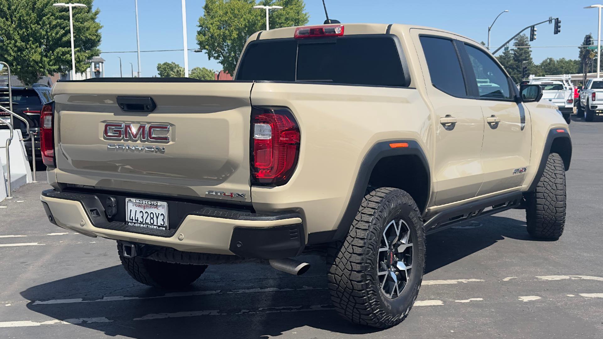 Used 2023 GMC Canyon AT4X AWD/4WD image 4