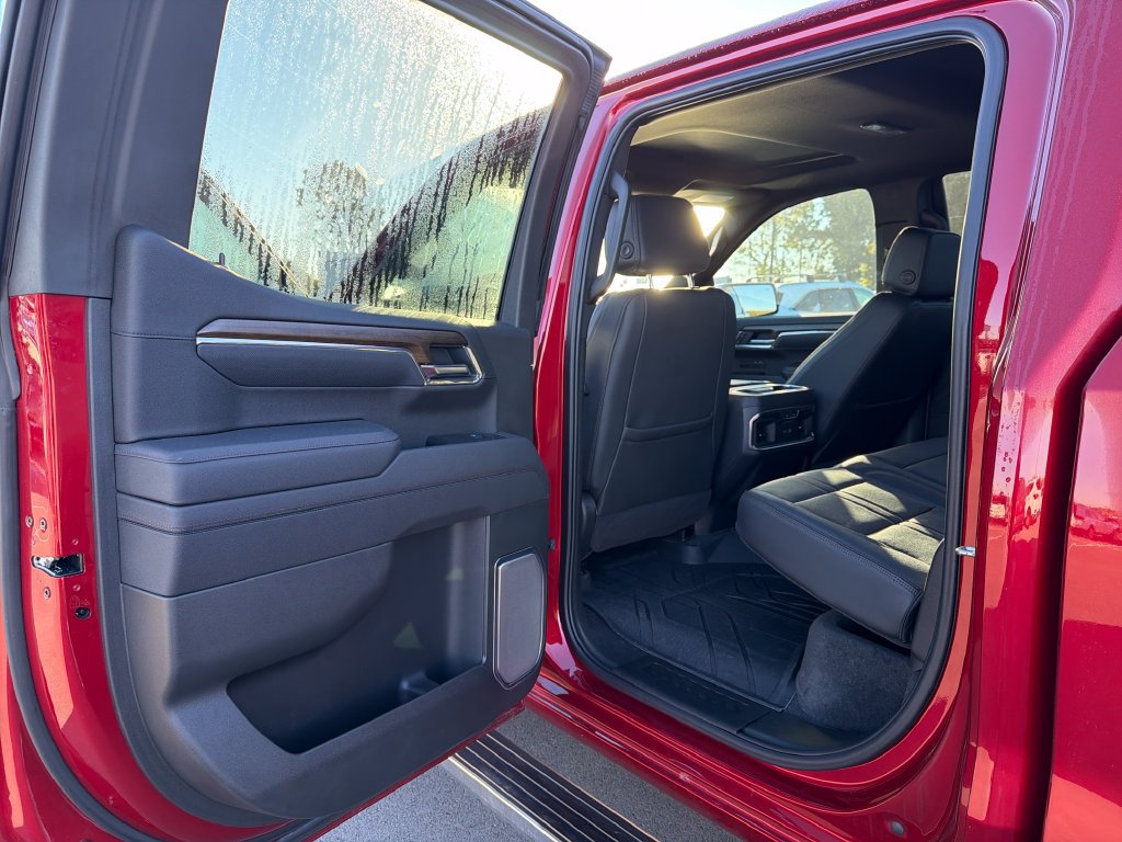 Used 2025 Chevrolet Silverado 1500 High Country w/ High Country Premium Package AWD/4WD image 32