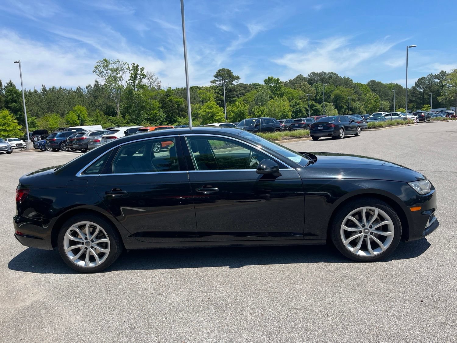 Used 2019 Audi A4 2.0T Premium w/ Convenience Package FWD image 4