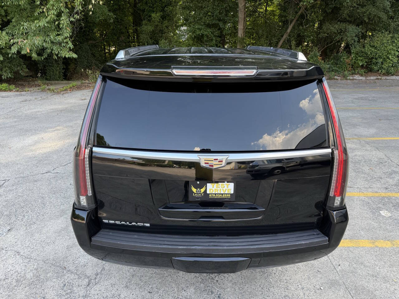 Used 2017 Cadillac Escalade ESV Platinum AWD/4WD image 11