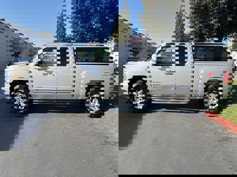 Used 2008 Chevrolet Silverado 1500 LTZ w/ Safety Package AWD/4WD image 8