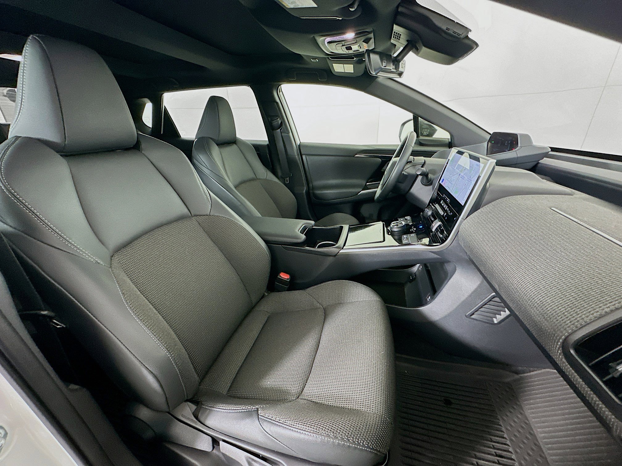 Used 2024 Toyota bZ4X XLE w/ Weather Package image 31