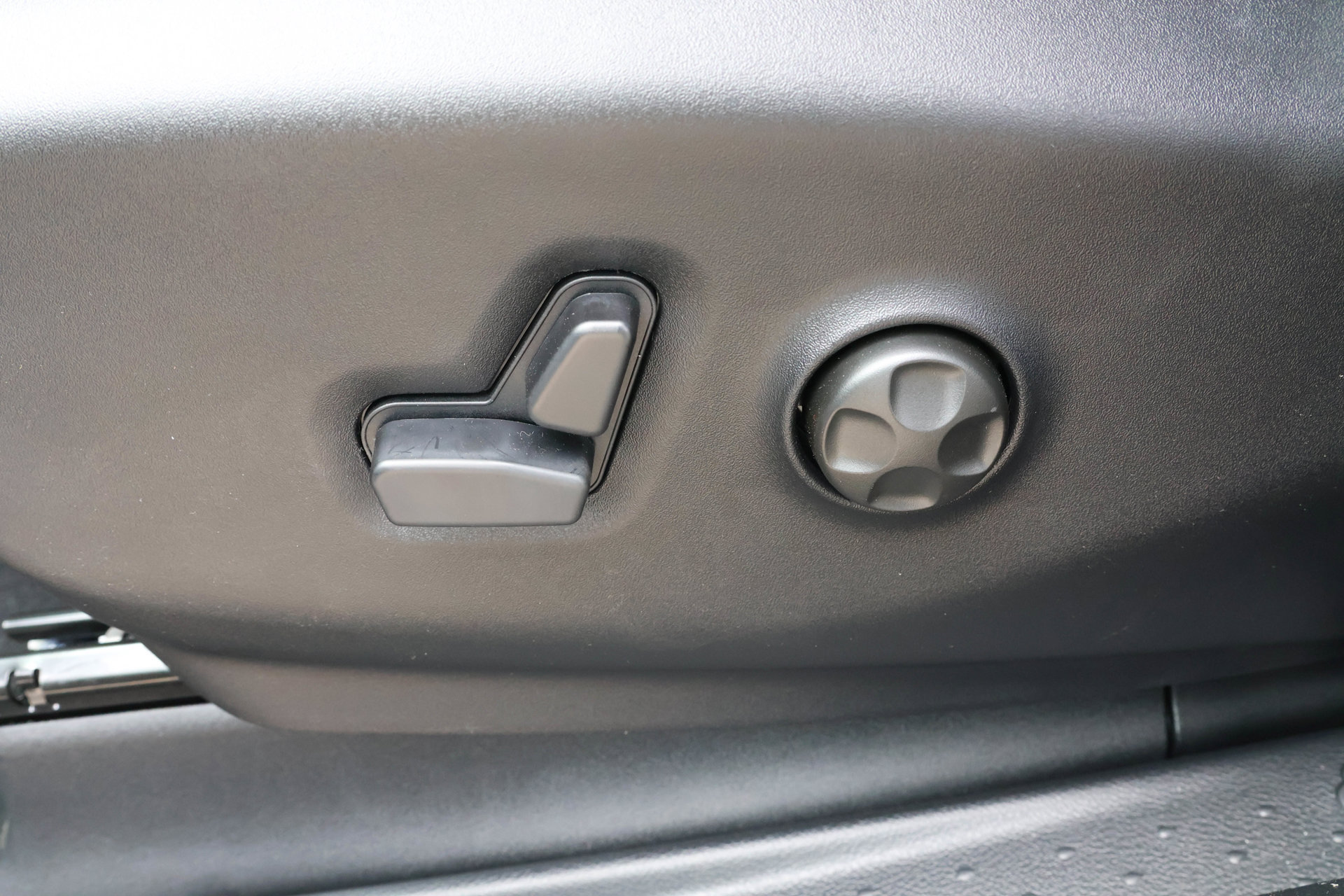 New 2027 Chrysler Pacifica Limited FWD image 6