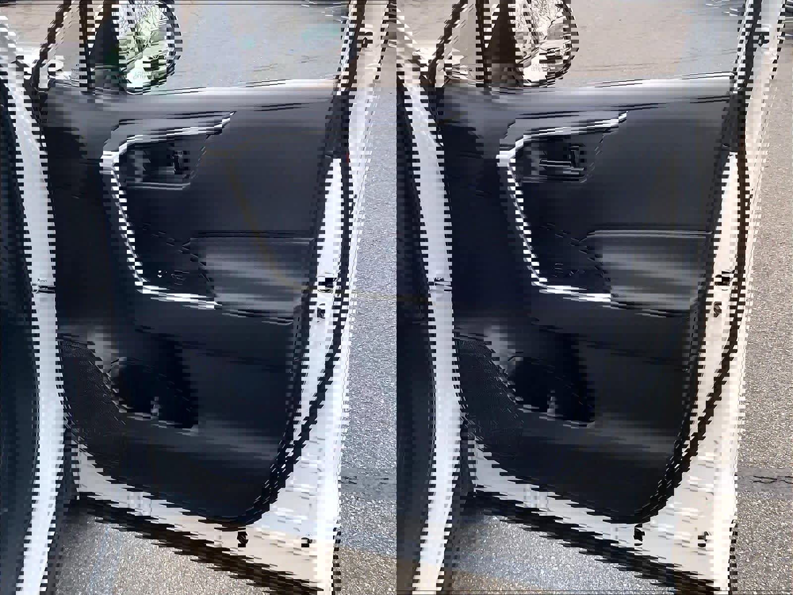 Used 2022 Toyota RAV4 LE image 25