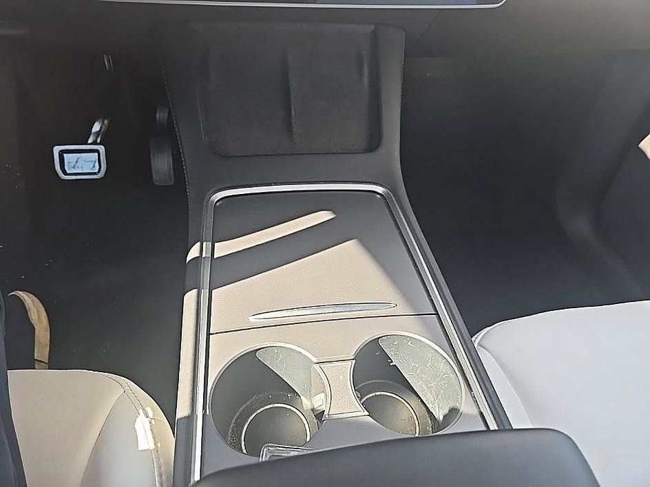 Used 2022 Tesla Model Y Long Range AWD/4WD image 19