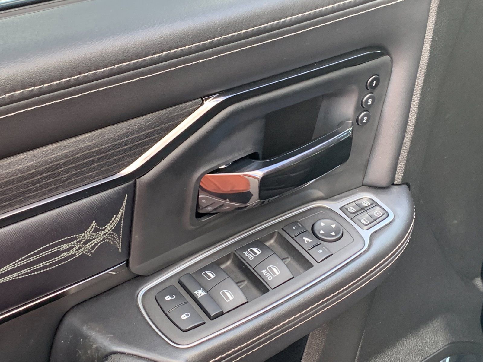 Used 2023 RAM 2500 Limited image 13