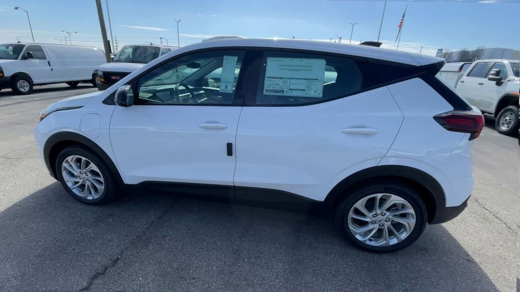 New 2027 Chevrolet Bolt LT w/ Comfort Package FWD image 7
