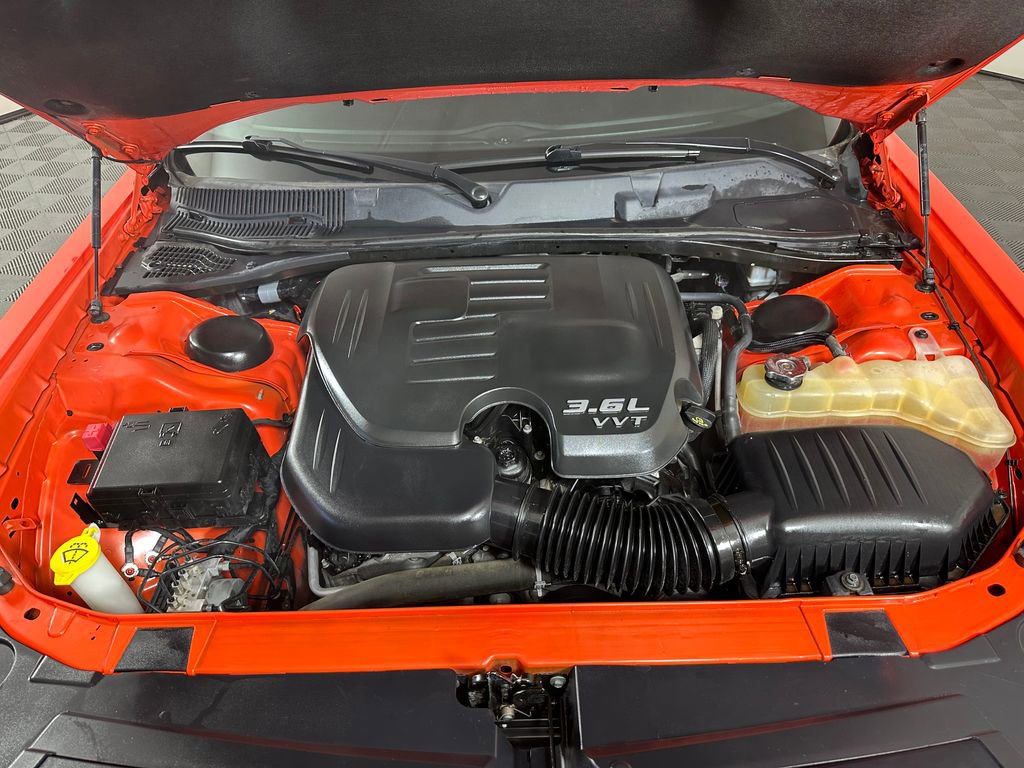 Used 2016 Dodge Challenger SXT RWD image 11