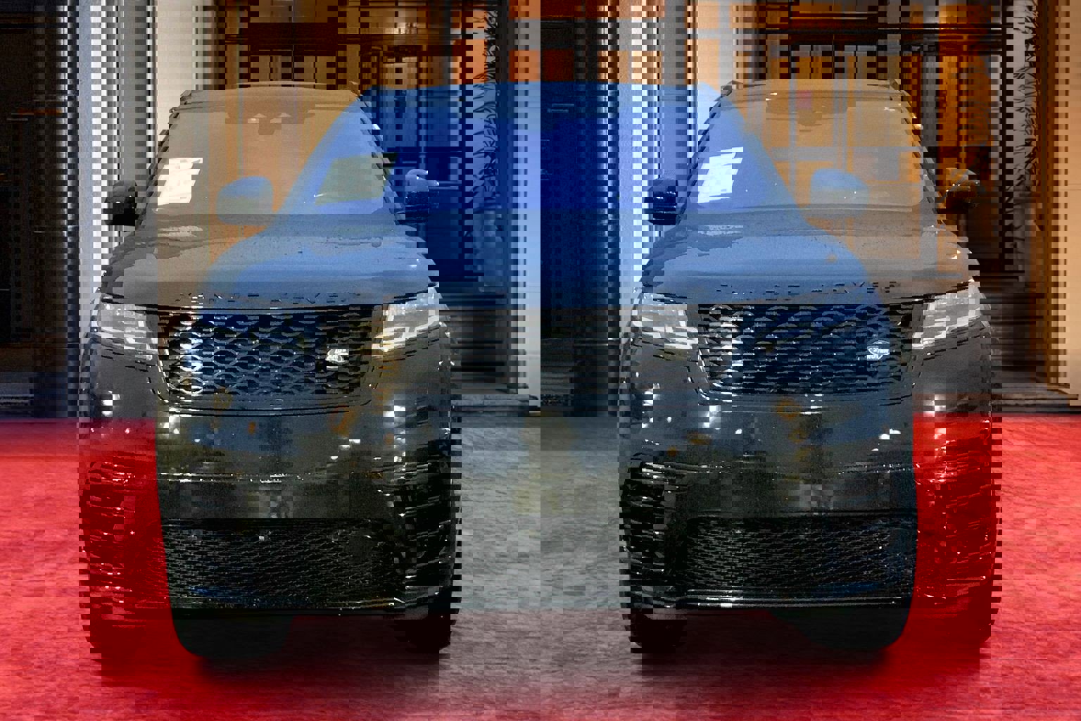 Used 2021 Land Rover Range Rover Velar R-Dynamic S image 3