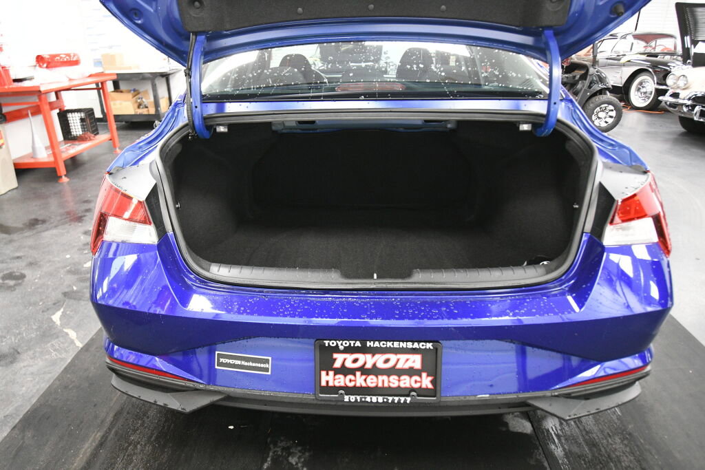 Used 2021 Hyundai Elantra SE image 22