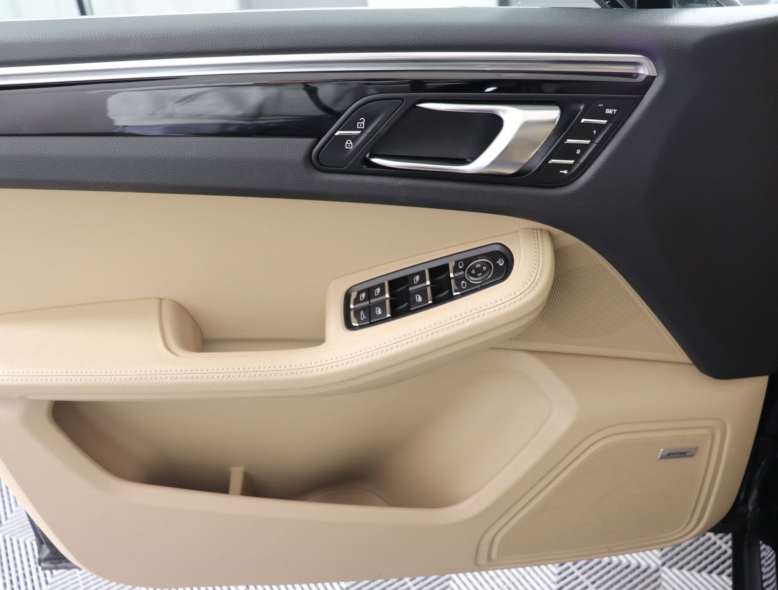 Used 2025 Porsche Macan image 26