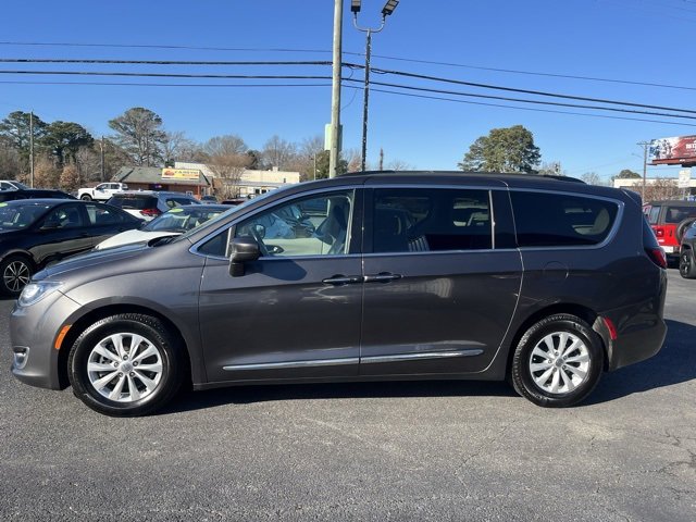 Used 2017 Chrysler Pacifica Touring-L image 9