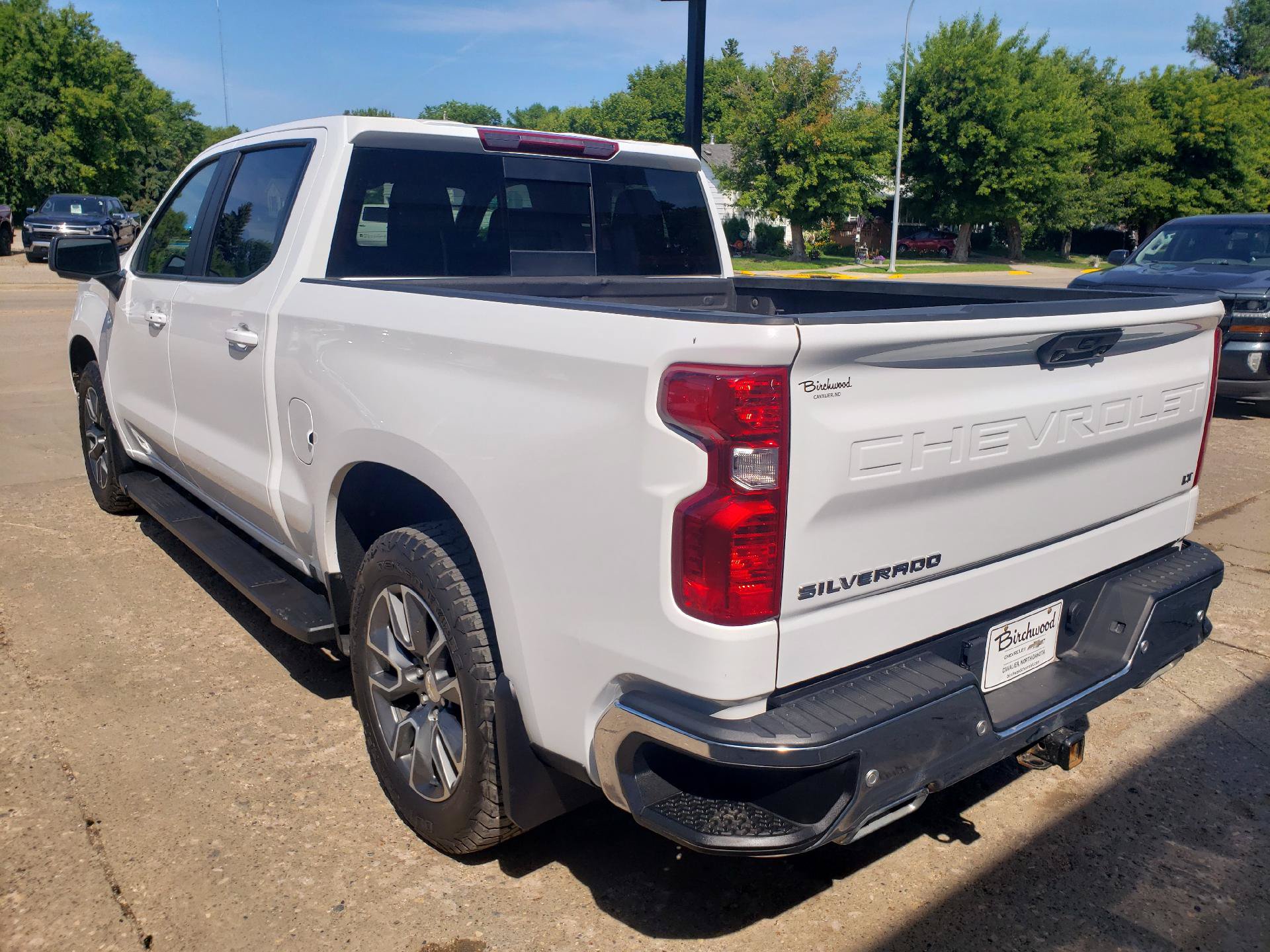 Used 2023 Chevrolet Silverado 1500 LT AWD/4WD image 7