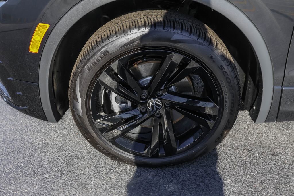 Used 2024 Volkswagen Tiguan SE R-Line image 16